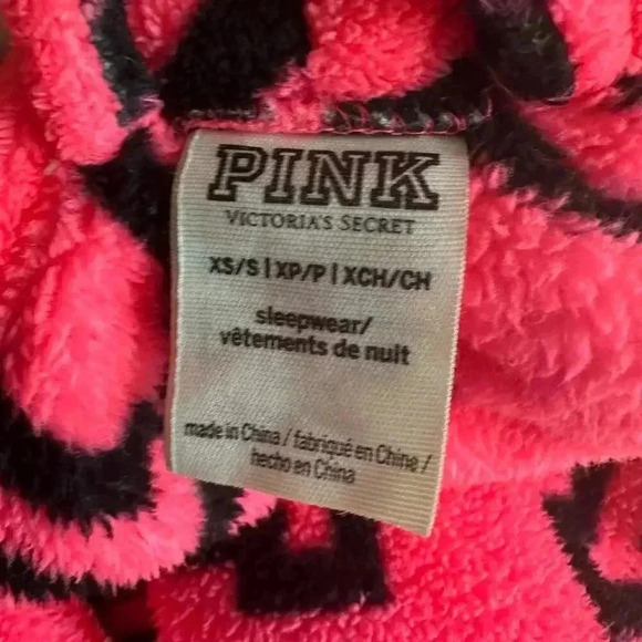 PINK Victoria’s Secret bath robe - Picture 3 of 3